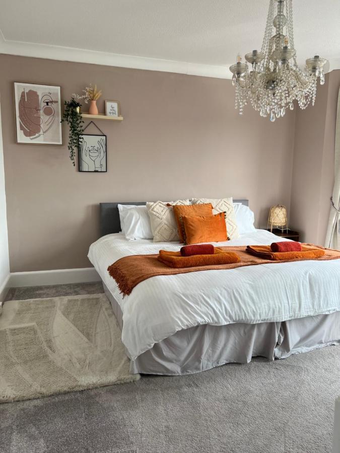 Spacious 4 Bed Rooms, Parking, Garden And Near Parks, Beaches And University Bournemouth Exterior foto